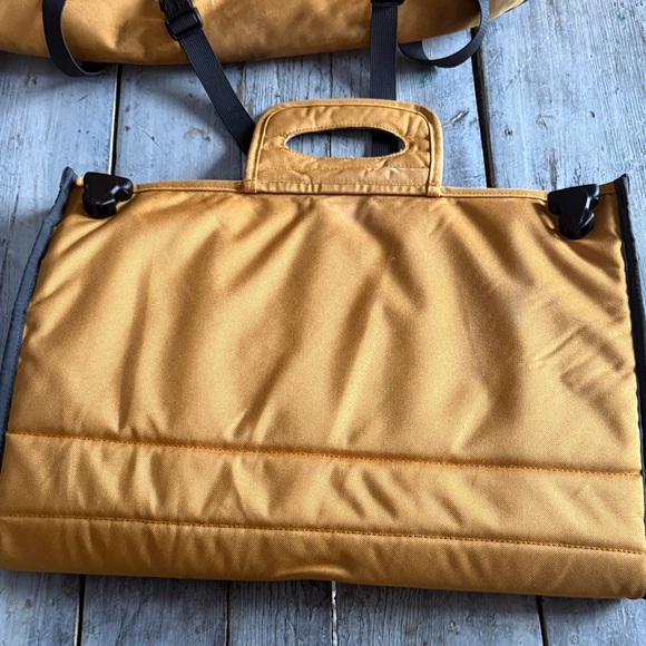 Patagonia critical mass Messenger Bag with interior computer bag style #48279 - Picture 7 of 15